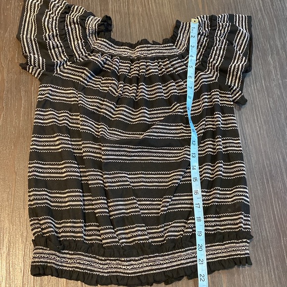 Max studio ladies Poly/cotton striped blouse in beautiful peasant style. Size XS - Picture 8 of 8